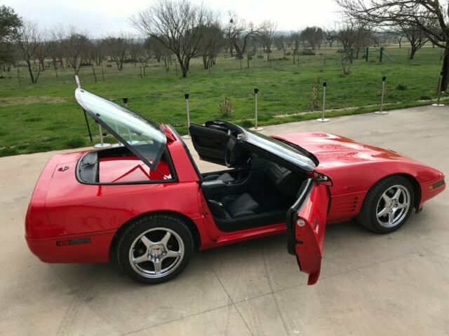 1993 Chevrolet Corvette 2dr Coupe Hatchback - photo 2