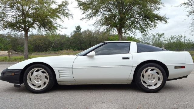 1993 Chevrolet Corvette C4 40TH ANNIVERSARY CLEAN CARFAX FL NO RESERVE!! - photo 4