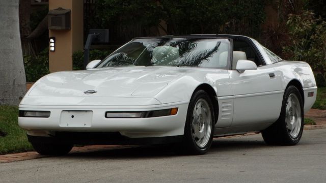 1993 CHEVROLET CORVETTE 40th ANNIVERSARY EDITION 81,000 MILES NICE INSIDE AN OUT 1993 Chevrolet Corvette SEE FULL DESCRIPTION BELOW