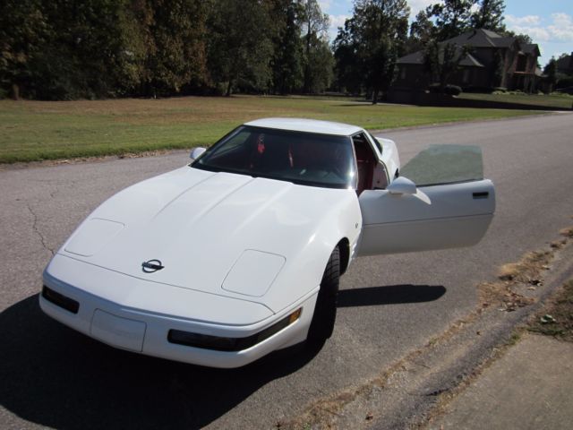 1993 Chevrolet Corvette, 71k original miles, GREAT CONDITION, White on Red 1993 Chevrolet Corvette Coupe