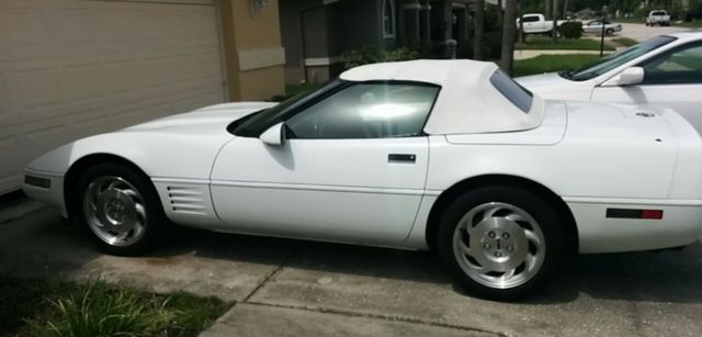 1993 Chevrolet Corvette Convertible - Less than 24k miles! - RARE - Triple White 1993 Chevrolet Corvette 40th Anniversary