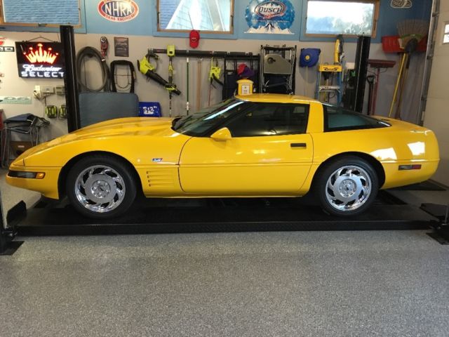 1993 Chevrolet Corvette Hatchback with ride control - photo 3