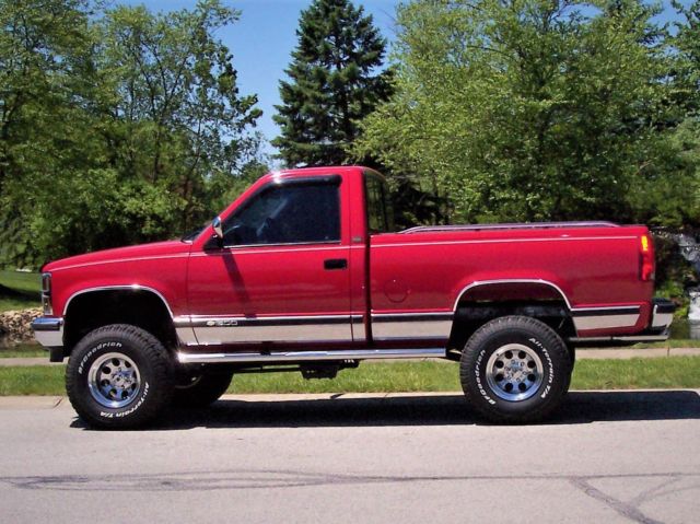 1993 Chevrolet C/K Pickup 1500 Silverado Reg. Cab, Short Box - photo 3