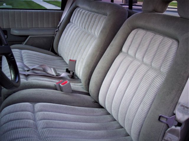 1993 Chevrolet C/K Pickup 1500 Silverado Reg. Cab, Short Box - photo 8