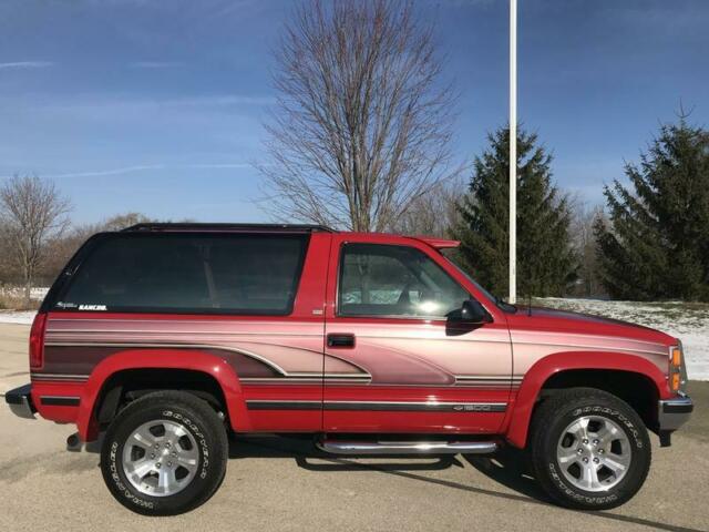1993 Chevrolet K5 Blazer-5.7L AUTOMATIC-See 100+ Pics to view this TIME CAPSULE! 1993 Chevrolet Blazer 4 x 4 "RUST FREE" Pristine Condition!!