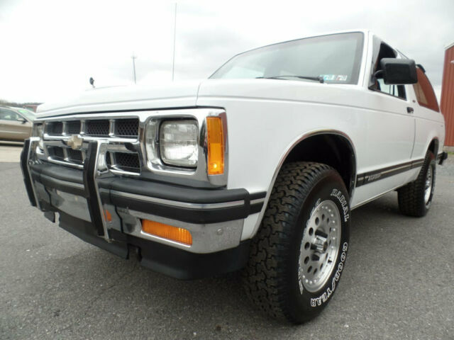 1993 Chevrolet S-10 2-door 4x4 - photo 11