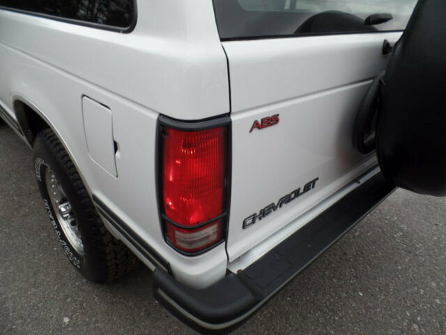 1993 Chevrolet S-10 2-door 4x4 - photo 6