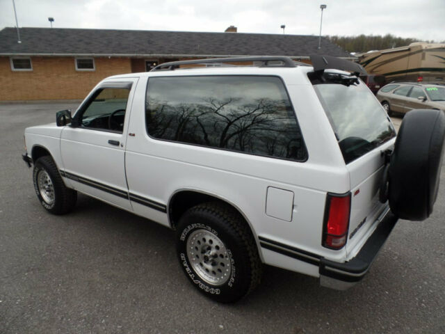 1993 Chevrolet S-10 2-door 4x4 - photo 7