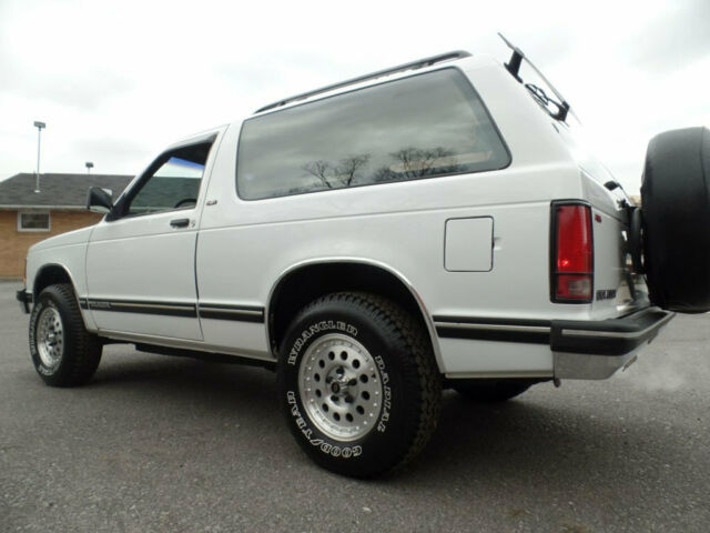 1993 Chevrolet S-10 2-door 4x4 - photo 8