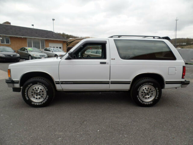 1993 Chevrolet S-10 2-door 4x4 - photo 9