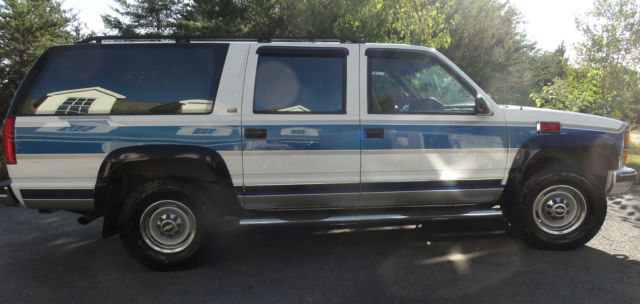 1993 Chevrolet Suburban 2500 - photo 2