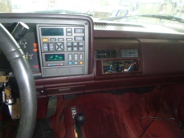 1993 Chevrolet Suburban K1500 4WD - photo 9
