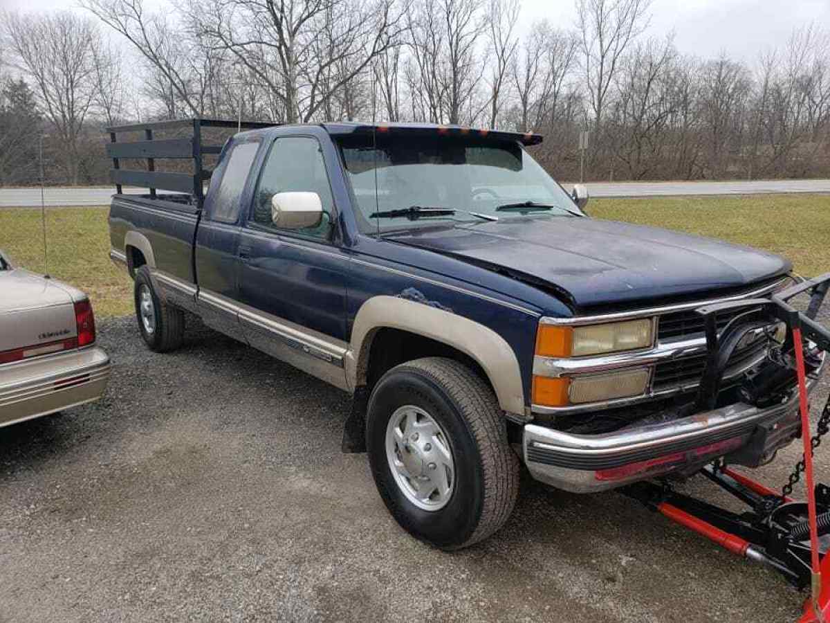 1993 Chevrolet C/K Pickup 2500 - photo 2