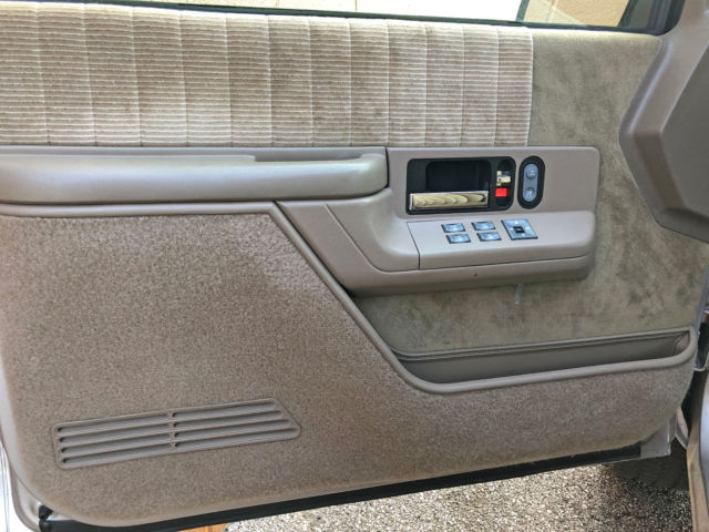 1993 Chevrolet Suburban - photo 10