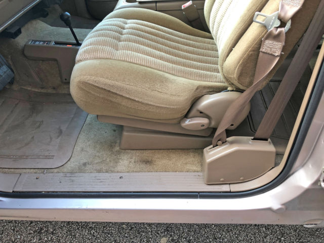1993 Chevrolet Suburban - photo 11
