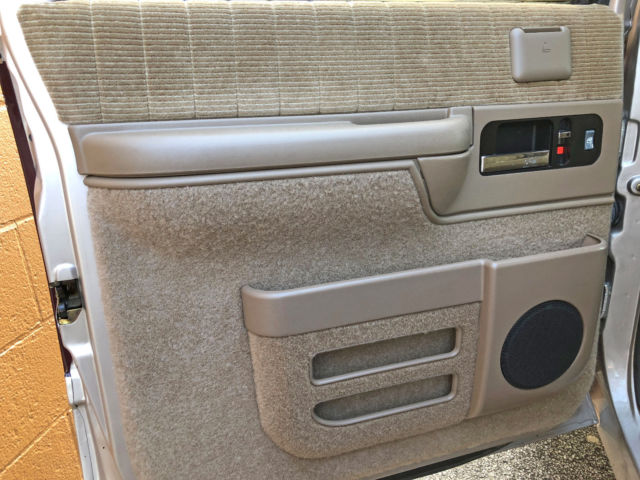 1993 Chevrolet Suburban - photo 12