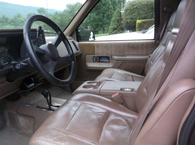 1993 Chevrolet Suburban - photo 11