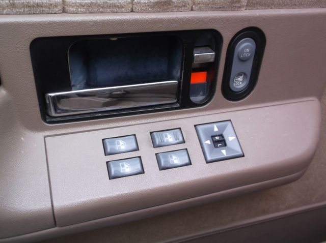 1993 Chevrolet Suburban - photo 13