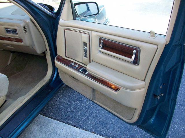 1993 Chrysler Imperial 4dr Sedan - photo 12