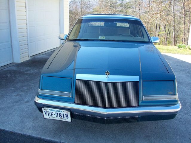 1993 Chrysler Imperial 4dr Sedan - photo 2