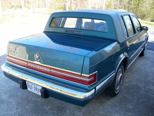 1993 Chrysler Imperial 4dr Sedan - photo 4