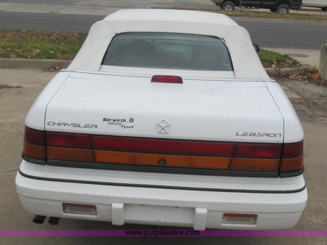 1993 Chrysler LeBaron - photo 2