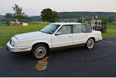 1993 Chrysler New Yorker Fifth Avenue Sedan 4-Door
