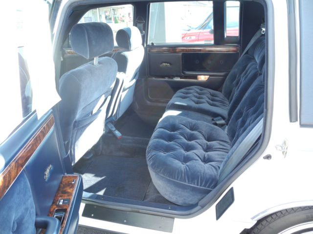 1993 Chrysler New Yorker Fifth Avenue Sedan 4-Door - photo 11