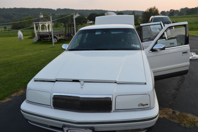 1993 Chrysler New Yorker Fifth Avenue Sedan 4-Door - photo 3