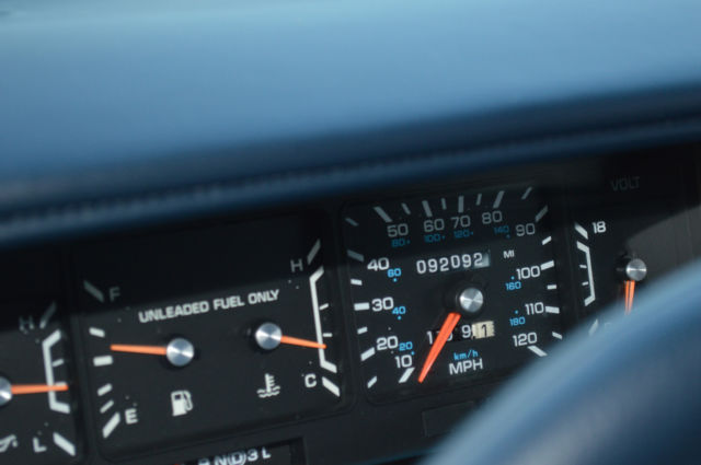 1993 Chrysler New Yorker Fifth Avenue Sedan 4-Door - photo 7
