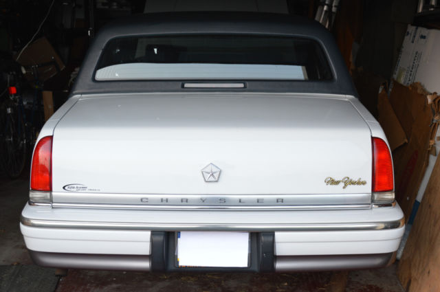 1993 Chrysler New Yorker Fifth Avenue Sedan 4-Door - photo 8
