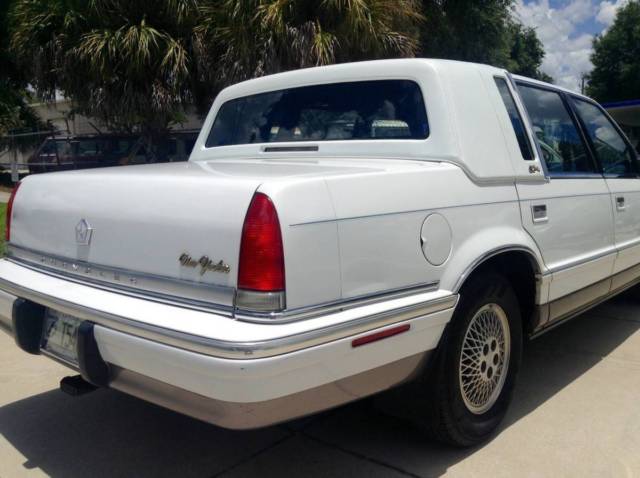 1993 Chrysler New Yorker Fifth Avenue - photo 4
