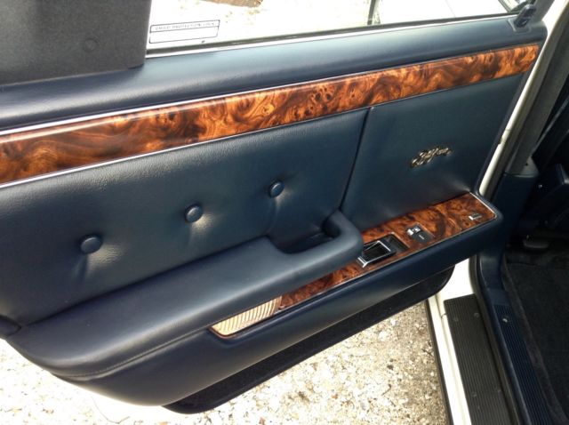 1993 Chrysler New Yorker Fifth Avenue - photo 12