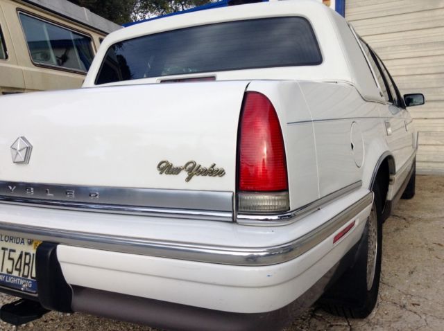 1993 Chrysler New Yorker Fifth Avenue - photo 3