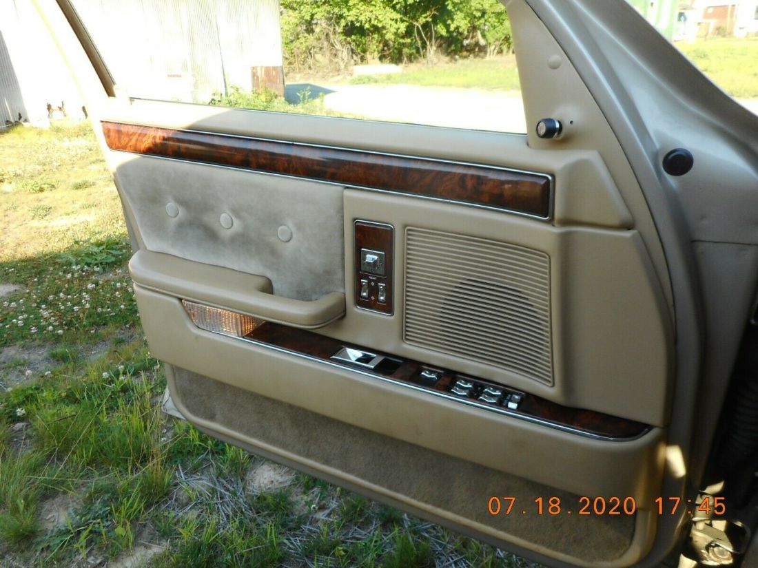 1993 Chrysler New Yorker FIFTH AVENUE - photo 8