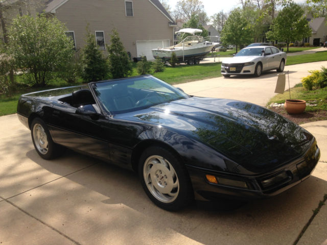 1993 Corvette Convertible 6 Speed, 40th Anniv Pkg, Triple Black, 37k miles, Mint 1993 Chevrolet Corvette