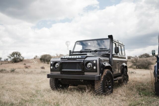 1993 Defender 90 200Tdi~Autobiography Spec~Modified w/ Integrity~Low Miles 1993 Land Rover Defender Black