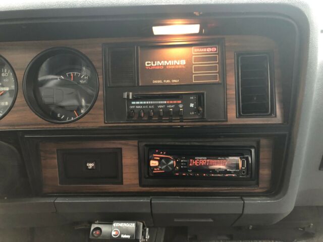 1993 Dodge Ram 2500 Base, 2wd 8' Bed, Grey cloth interior - photo 8