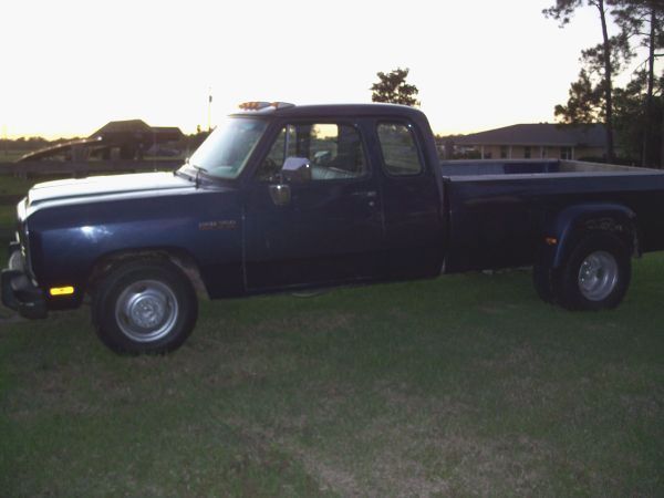 1993 Dodge Ram 3500 Extended Cab Pickup - photo 2