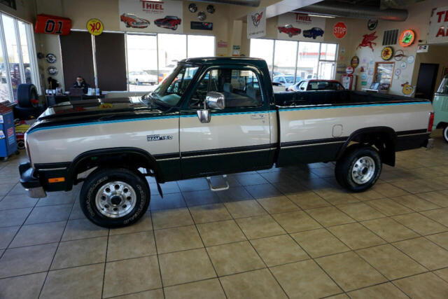 1993 Dodge RAM 150 Reg. Cab 6.5-ft. Bed 4WD - photo 4