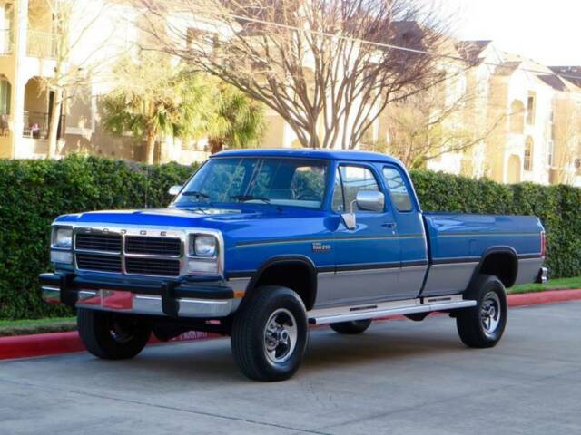 1993 Dodge RAM 250 LE 2dr 4WD Extended Cab LB Automatic 4-Speed 4WD I6 5.9L 1993 Dodge Ram 2500 LE 2dr 4WD Extended Cab LB