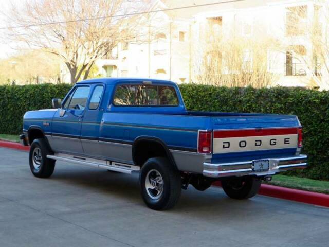 1993 Dodge Ram 2500 LE 2dr 4WD Extended Cab LB - photo 4