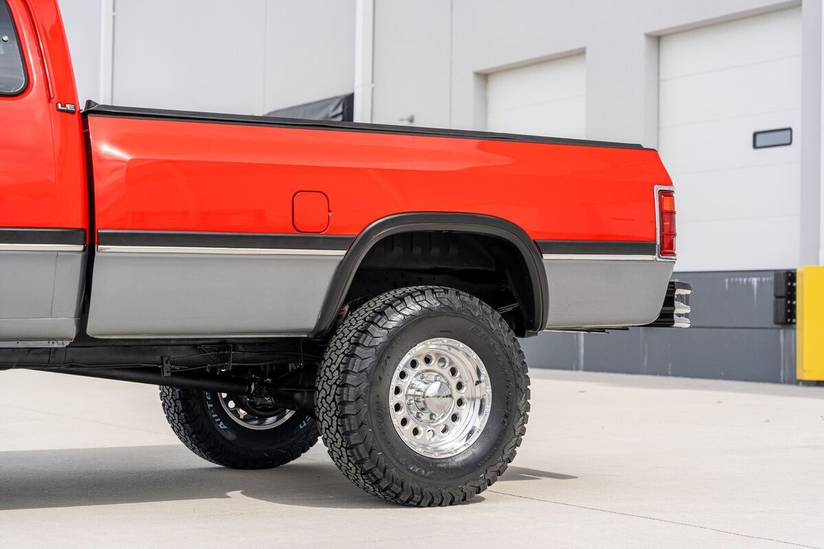 1993 Dodge D250 & W250 Club Cab 149" WB 4WD - photo 12