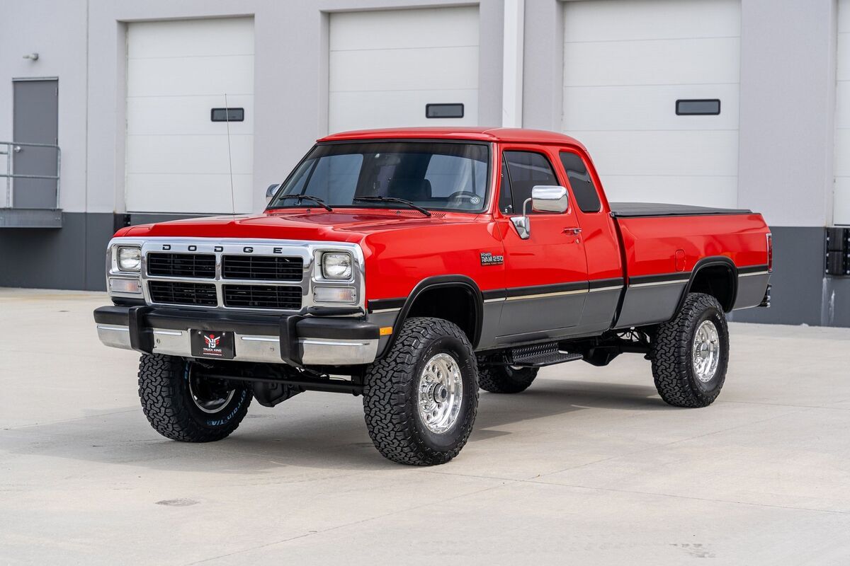 1993 Dodge D250 & W250 Club Cab 149" WB 4WD - photo 5