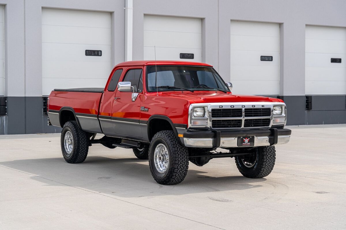 1993 Dodge D250 & W250 Club Cab 149" WB 4WD - photo 6