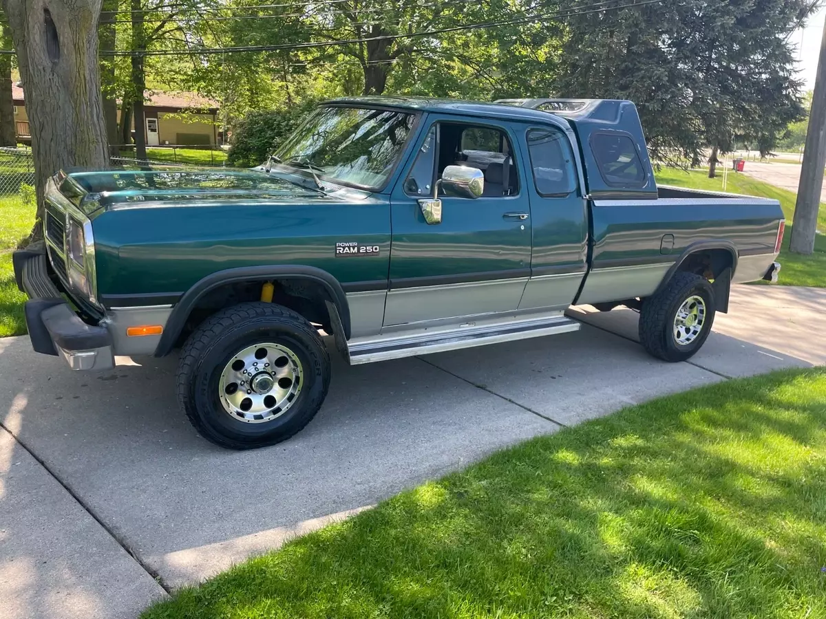 1993 DODGE RAM 250 LE 5 Speed 4X4 5.9L CUMMINS DIESEL 110K MILES LIFTED WOW 1993 Dodge W250 Club Cab 149" WB 4WD