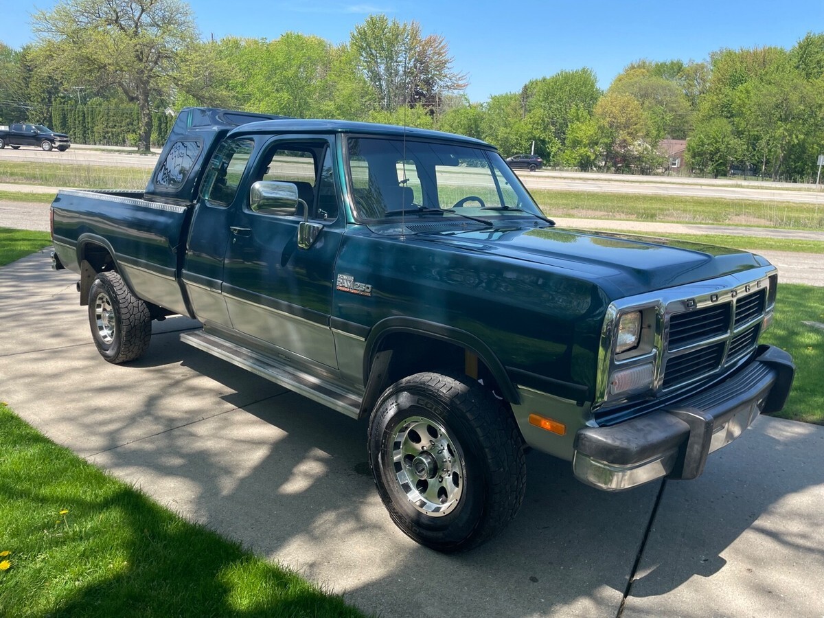 1993 Dodge W250 Club Cab 149" WB 4WD - photo 6