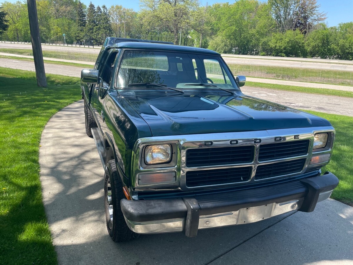 1993 Dodge W250 Club Cab 149" WB 4WD - photo 7