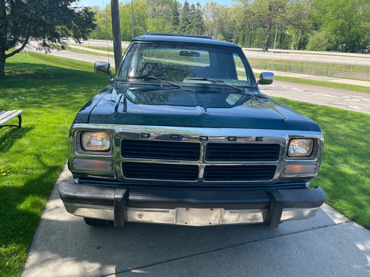 1993 Dodge W250 Club Cab 149" WB 4WD - photo 8