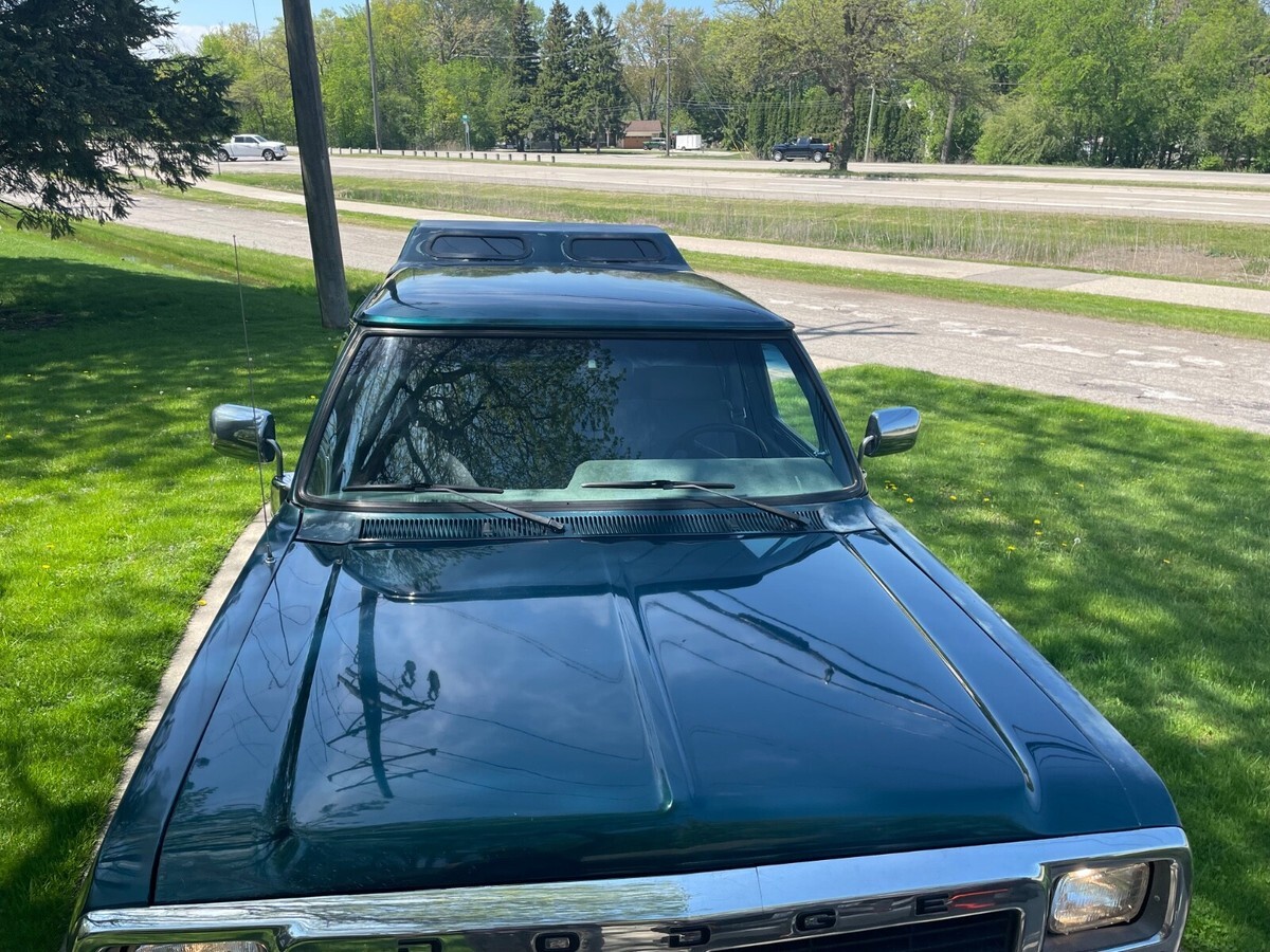 1993 Dodge W250 Club Cab 149" WB 4WD - photo 9
